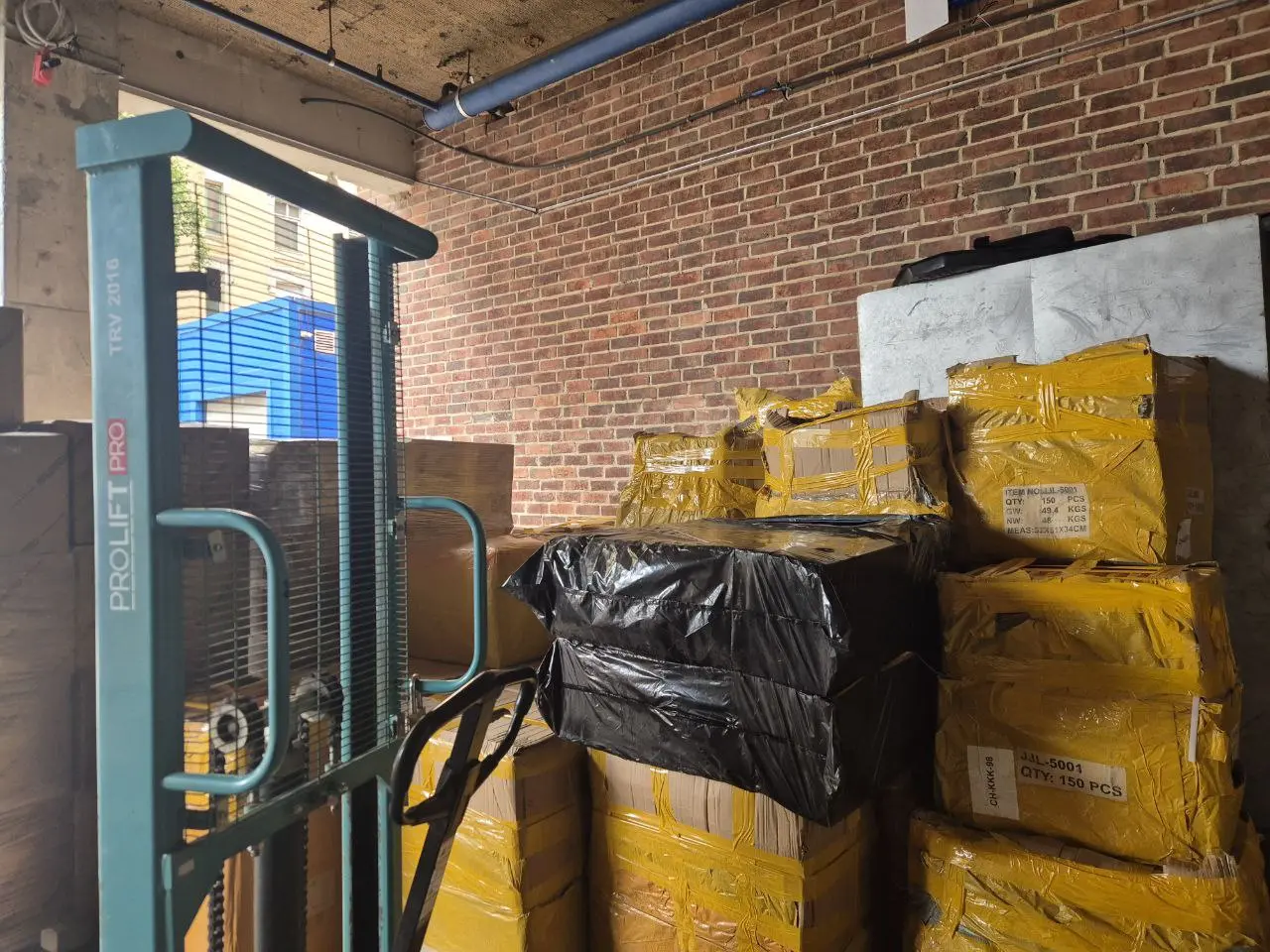 приемка товара клиента(обувь)